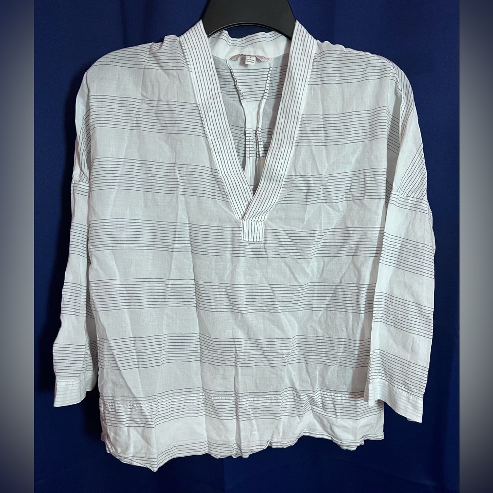 GAP White and Gray Striped V-Neck Top